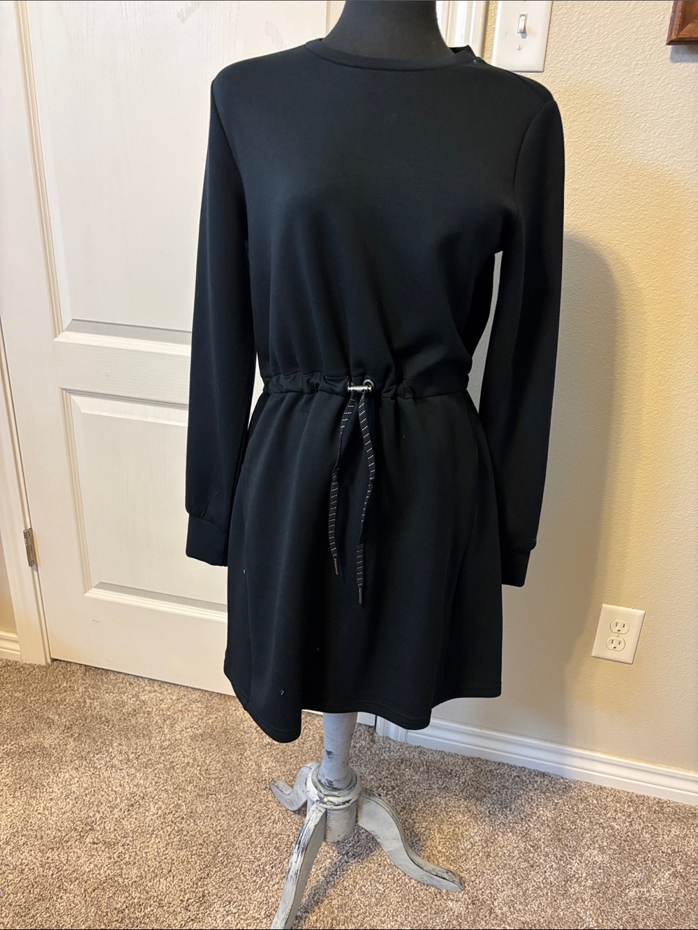 Women's Black Long-Sleeve Drawstring Waist Dress